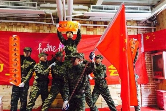 王丽坤深夜聚餐遇李晨冯绍峰，面容憔悴引发网友关心